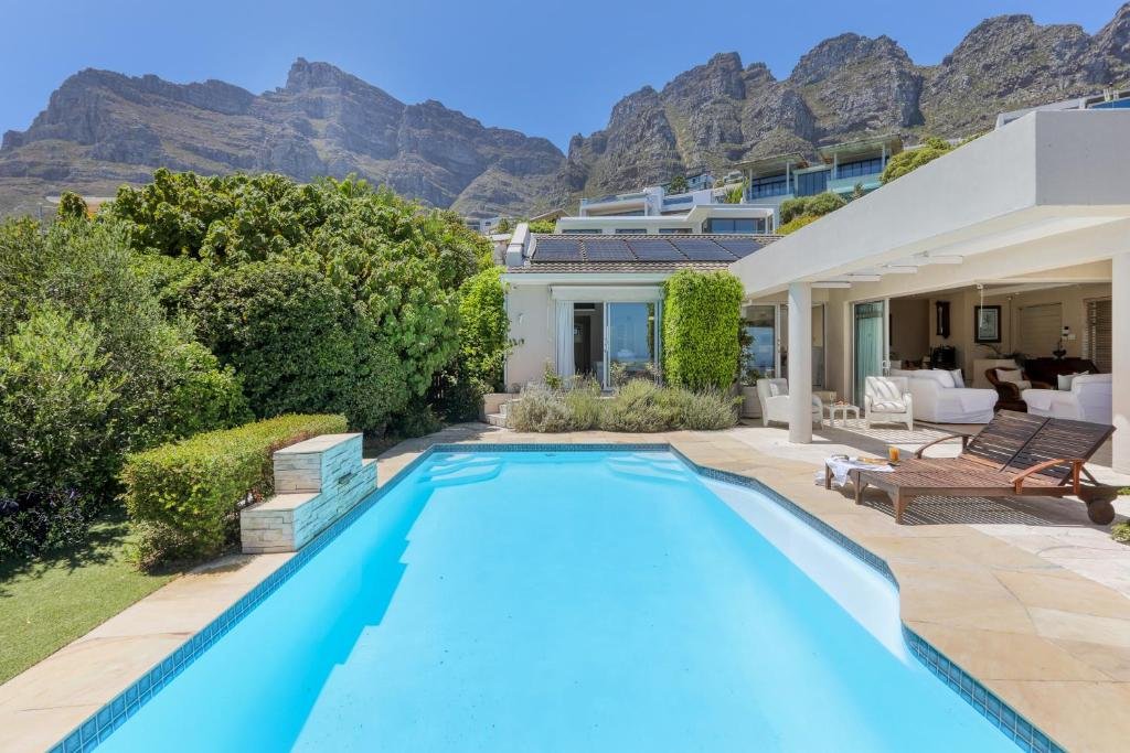 Villa pool deck with dramatic Twelve Apostles mountain backdrop