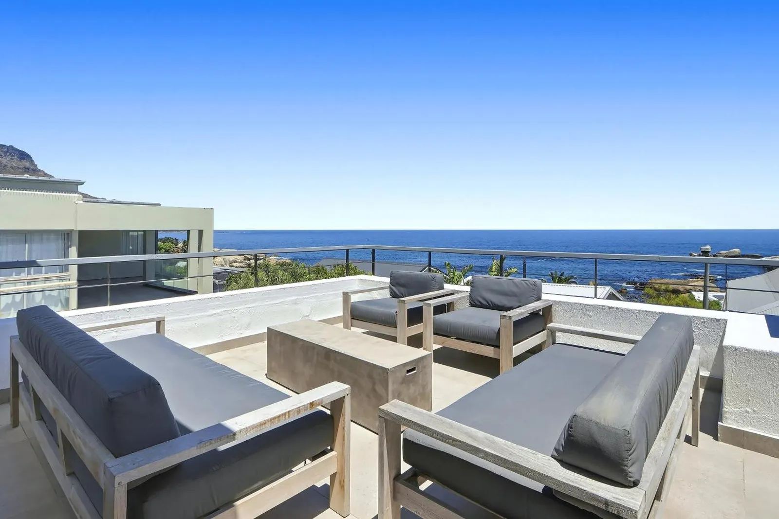 Rooftop daybeds facing out to sea