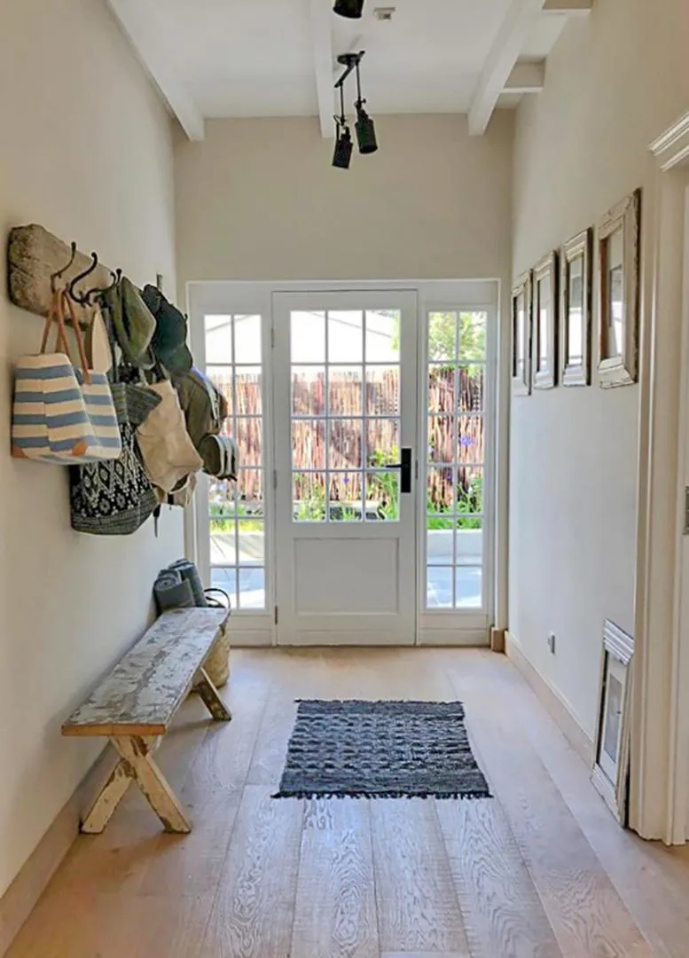 Entrance hall with a bench and hooks for beach bags
