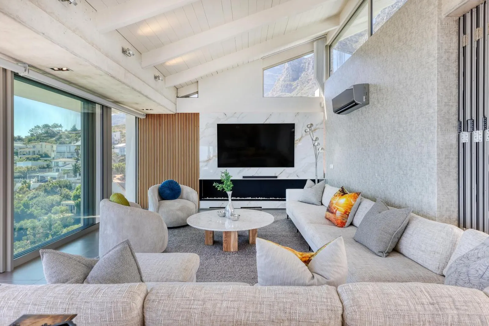 Living room with mountain and sea views on both sides