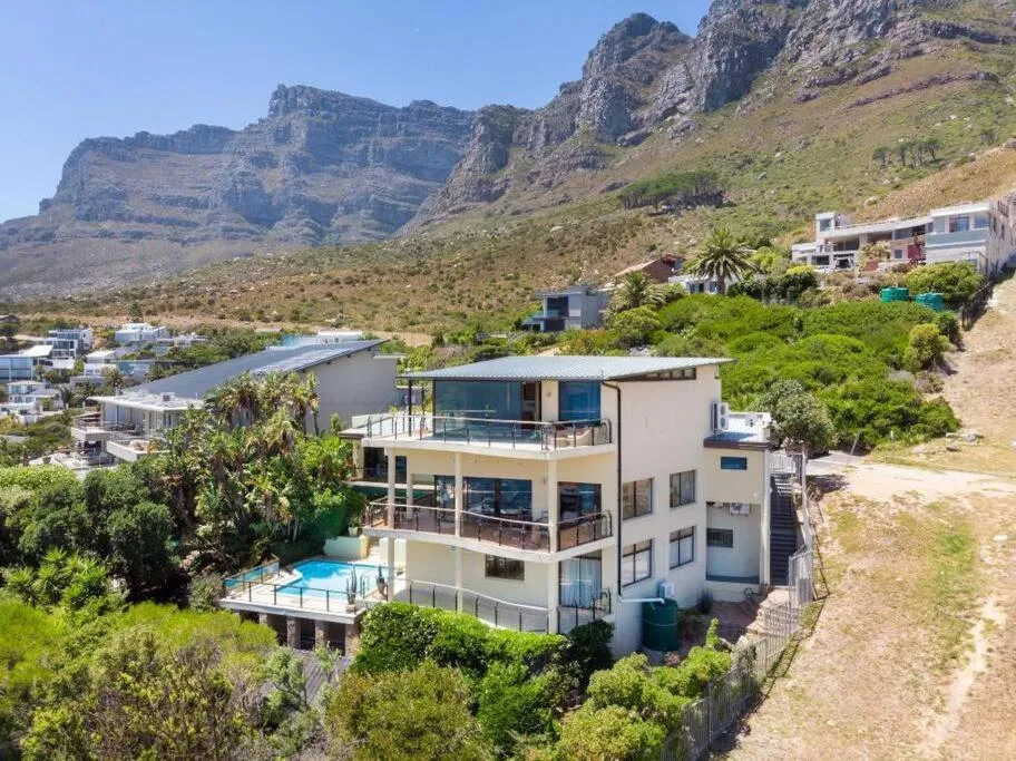 Villa on the slope beneath the Twelve Apostles