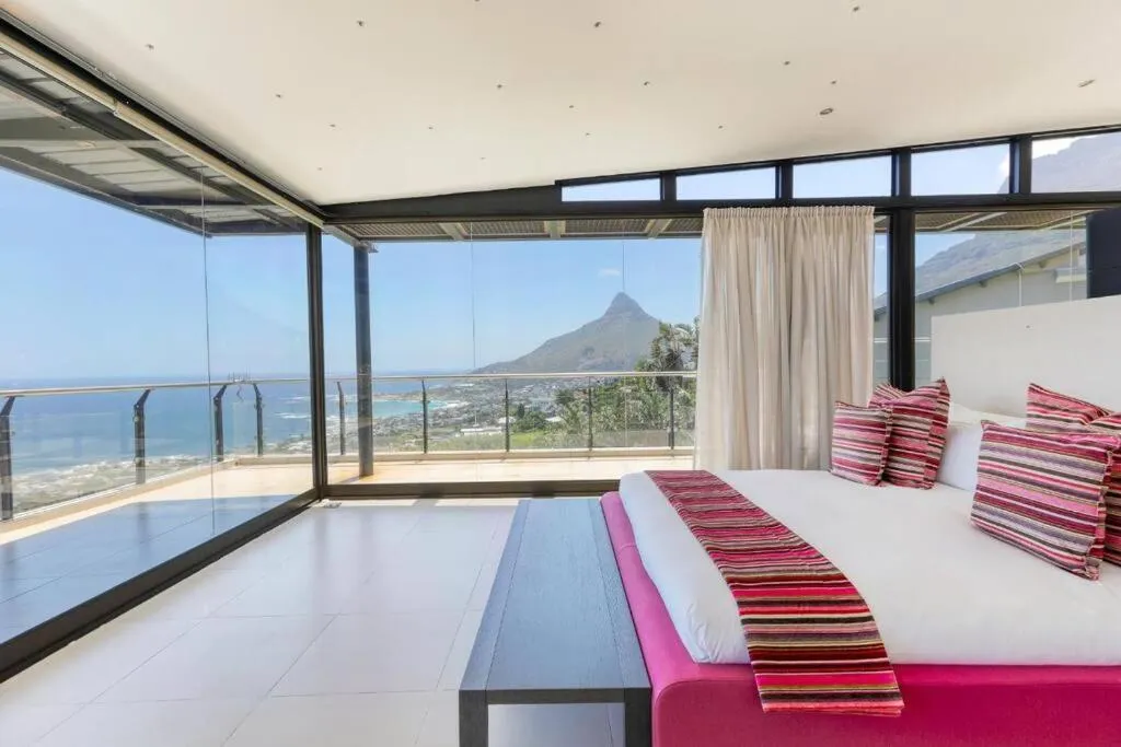 Main bedroom with sea and Lion's Head views